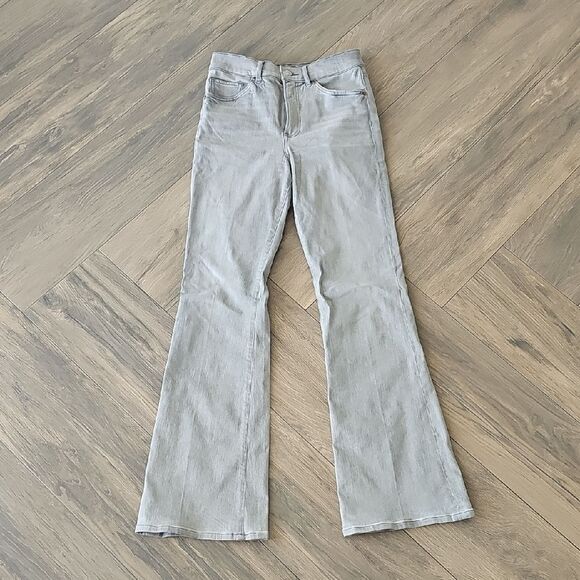 Nearly NEW Express Light Gray Flared Jeans, Womens Size 4 - Picture 1 of 6